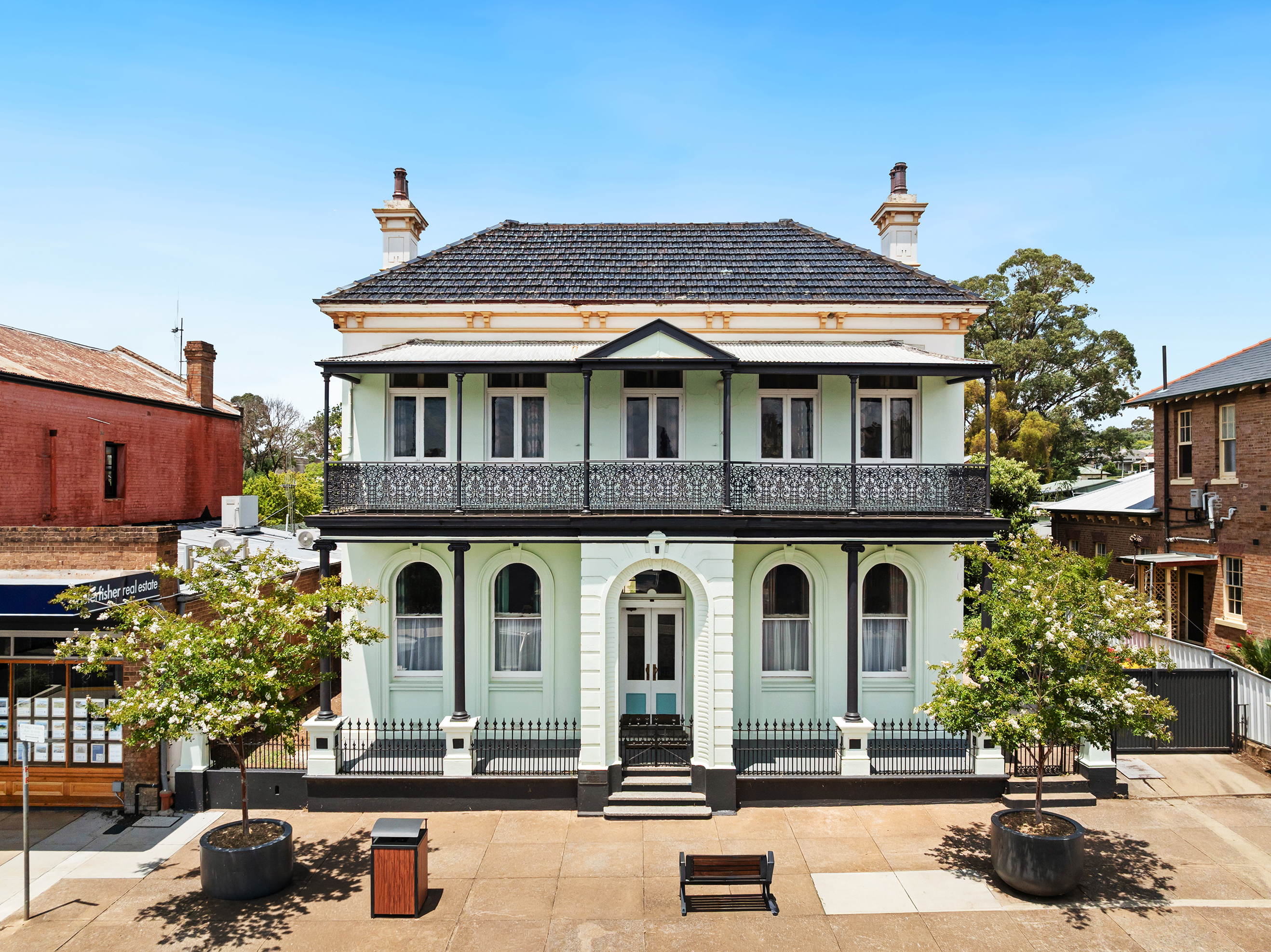 Front of House - THE BANK ON BANK